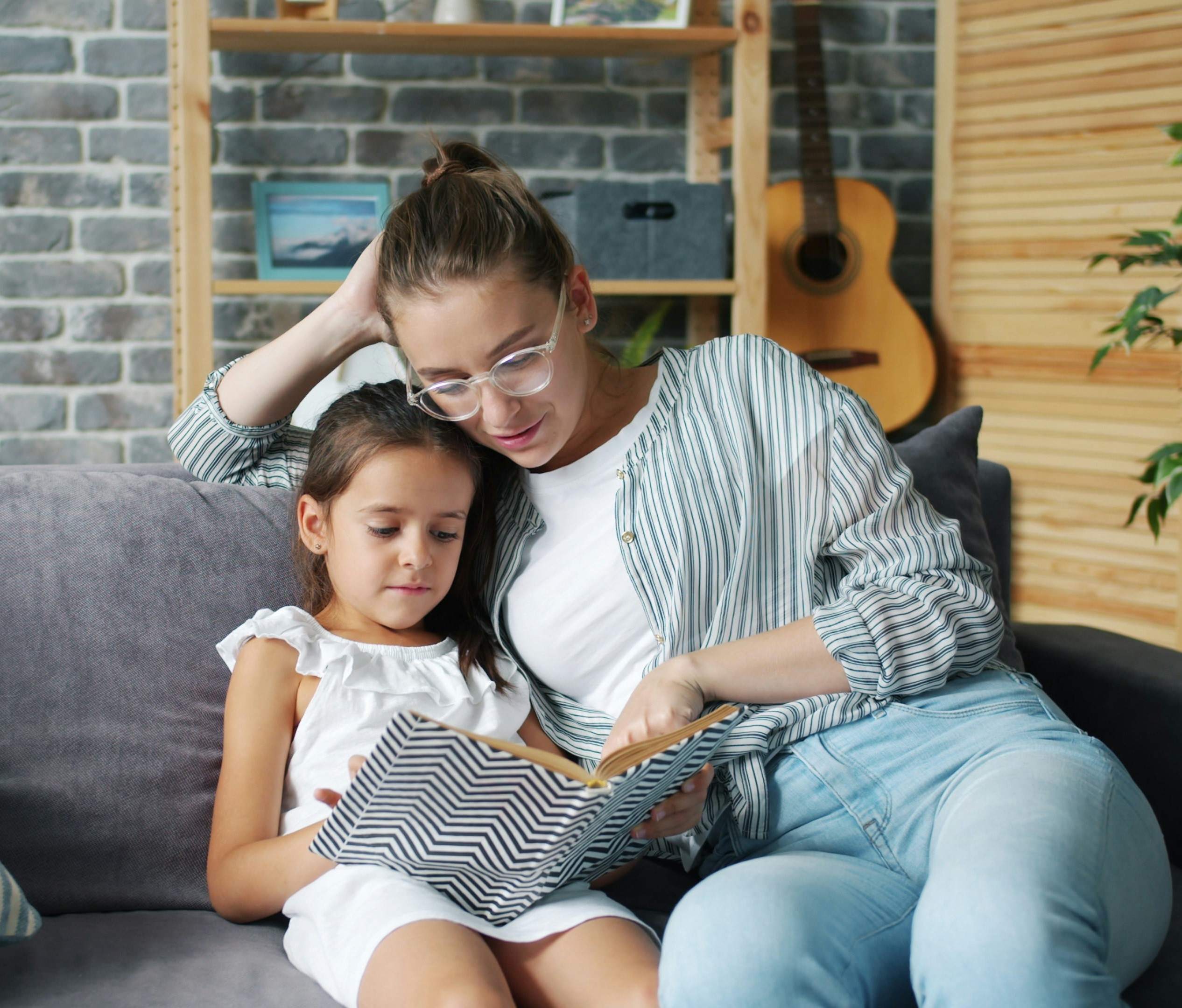 ParentReadingwithChild.jpg